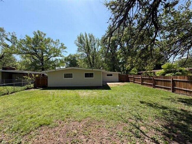 Building Photo - 765 Bobbins Ln