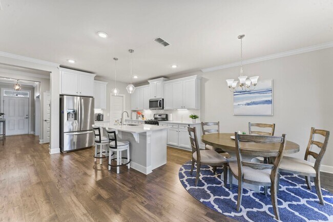 Building Photo - **LIKE-NEW UPGRADED HOME WITH FENCED YARD ...