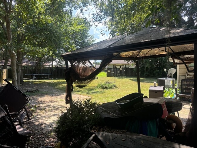 Building Photo - Spacious 2 bedroom!