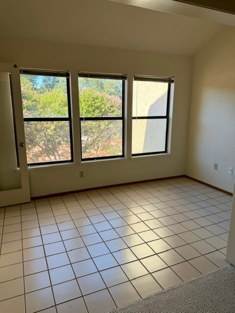 Building Photo - 1422 S Villa Way