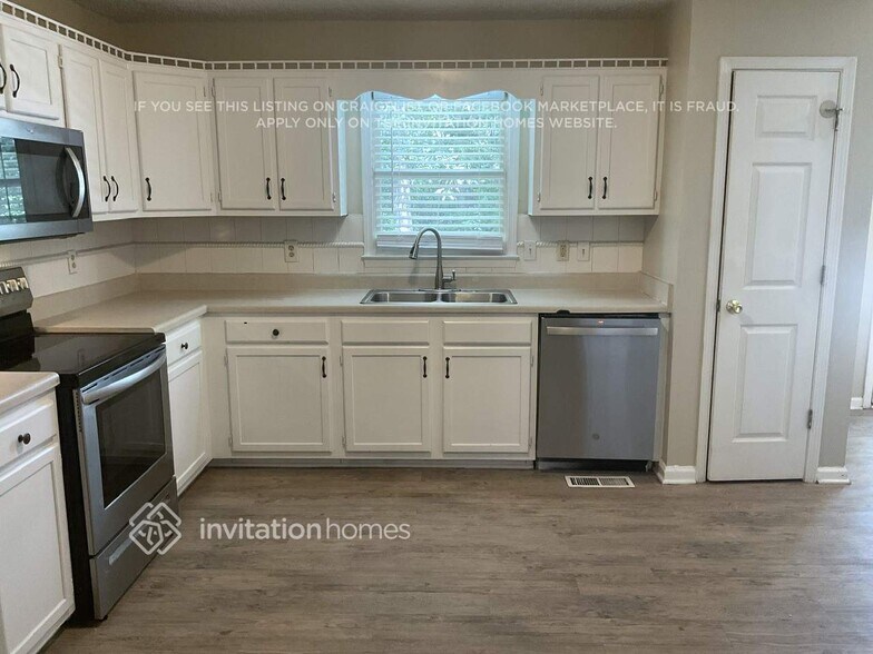 Building Photo - 203 Dene Dr