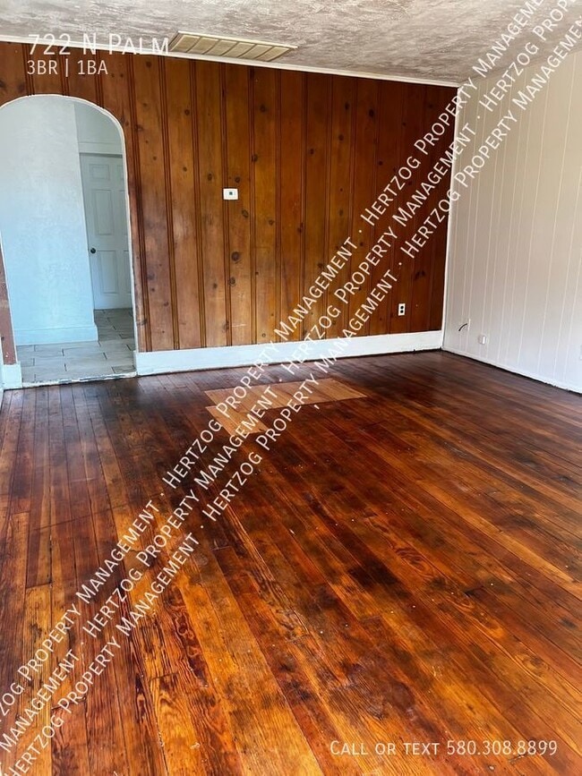 Building Photo - 722 N Palm-