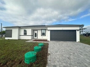 Building Photo - 2 Dogwood Dr