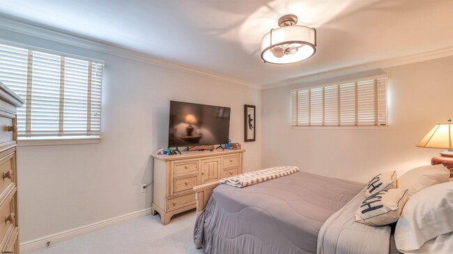 Building Photo - 6 N Lancaster Ave