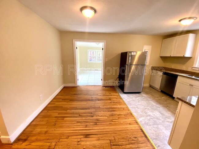 Building Photo - 208 Algiers Dr