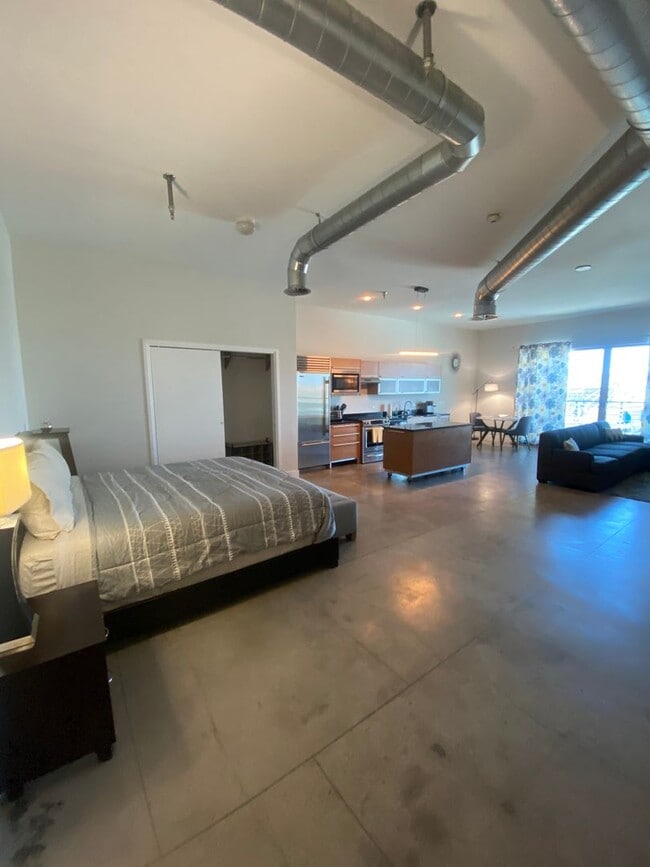 Building Photo - Stunning Fully Furnished Loft with Breathtaking Views of the Las Vegas Strip!