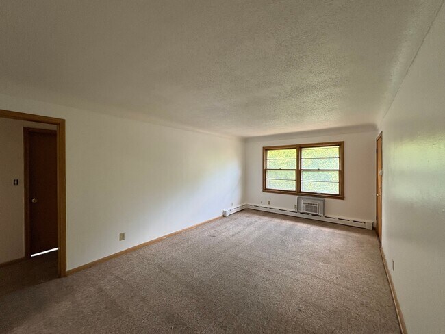 Building Photo - 644 Sherwood Ave
