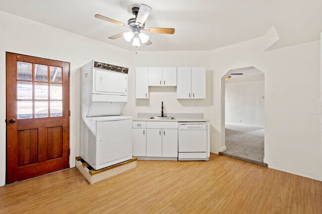 Building Photo - 129 S 18th St