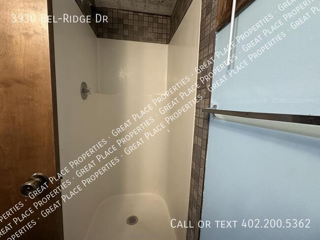 Building Photo - 3930 Bel-Ridge Dr