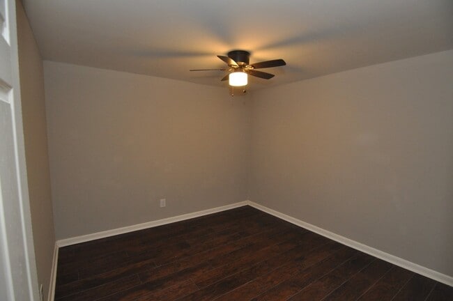 Building Photo - 820 Patricia Dr