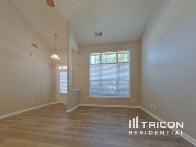 Building Photo - 441 Pondweed Dr