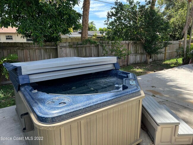 Building Photo - 440 River Grove Ct