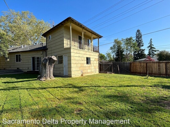 Building Photo - 5 br, 3 bath House - 1901 Walnut Ave - 105...