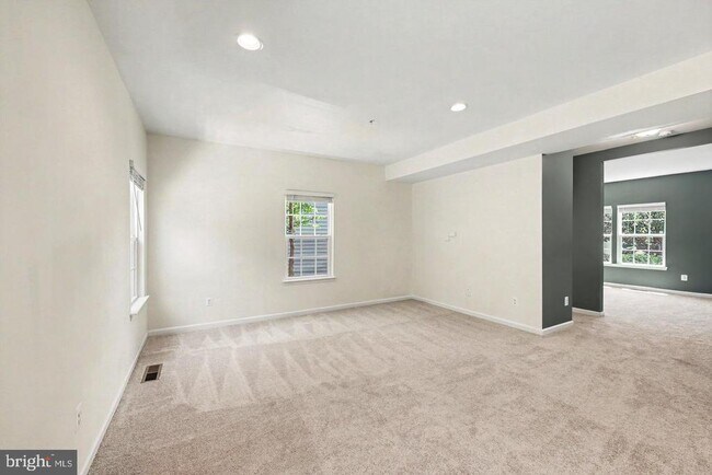 Building Photo - 1024 Cook Dr SE