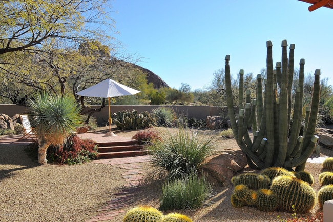 Building Photo - 7562 E High Point Dr