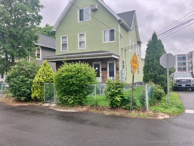 Primary Photo - 21 Betts Pl