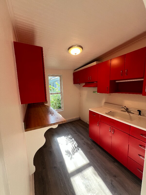 Building Photo - 1044 Maxwell Ave