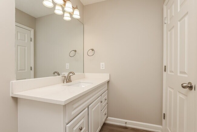 Building Photo - 721 Shandale Dr