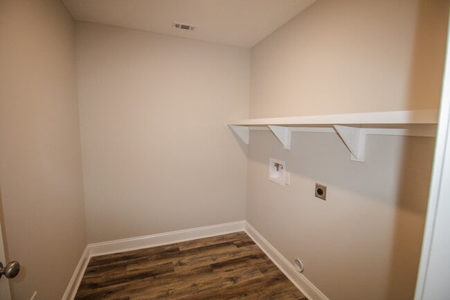 Building Photo - 203 Big Branch Dr