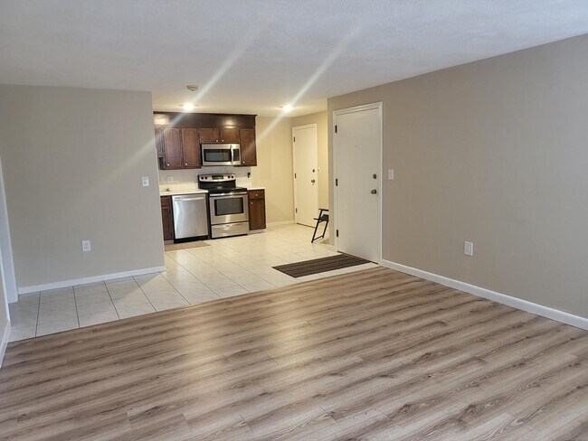 Building Photo - 1 Hallmark Gdns