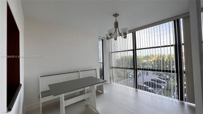 Building Photo - 3 br, 2 bath House - 1000 Parkview Dr Apt 415