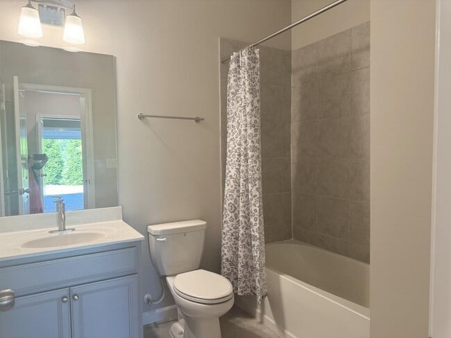 Building Photo - 381 Northaven Ave