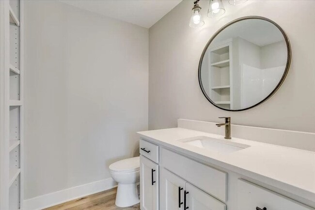 Building Photo - 218 N Tracy St