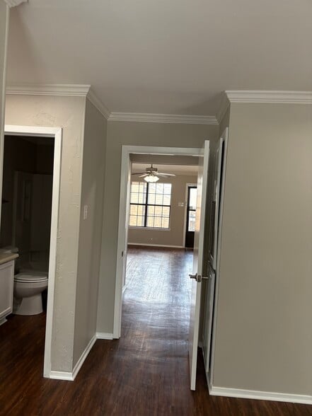 Building Photo - 400 W South Town Dr