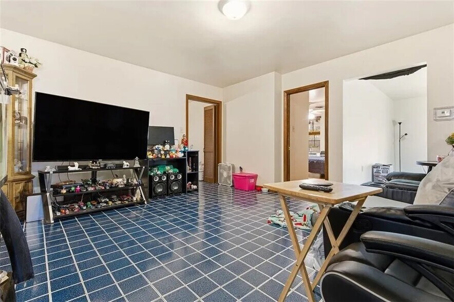 Building Photo - 100 S 12th St