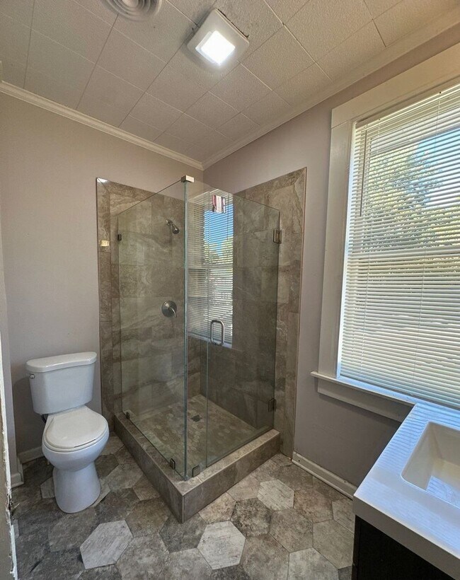 Building Photo - Gorgeous 4 Bedroom Home Now Available!!