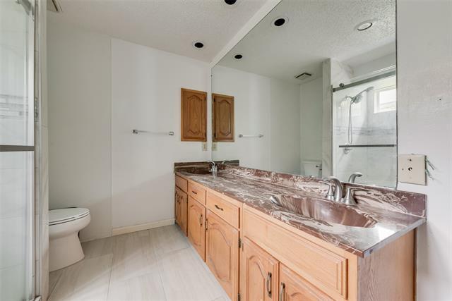 Building Photo - 2623 Fallcreek Dr