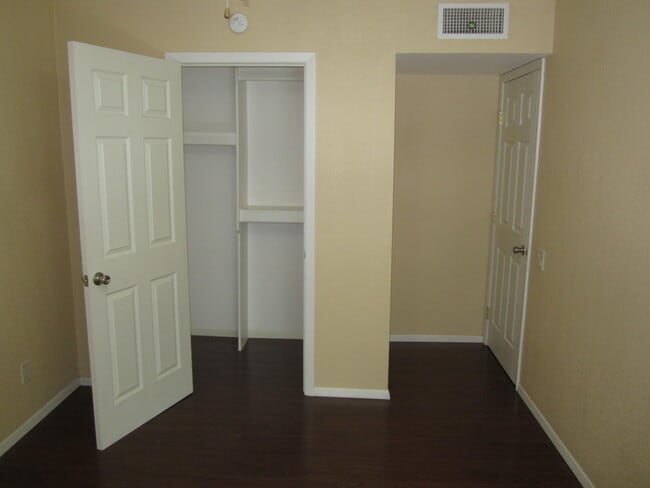 Building Photo - 215 Mulberry Ave