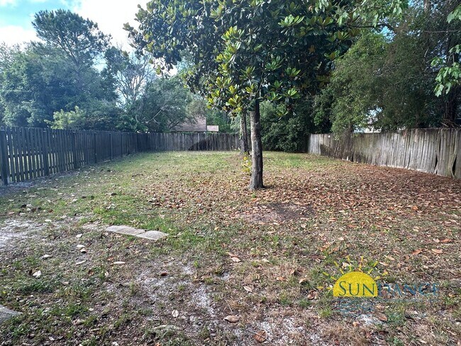 Building Photo - Charming 3-Bedroom Home in Prime Navarre L...