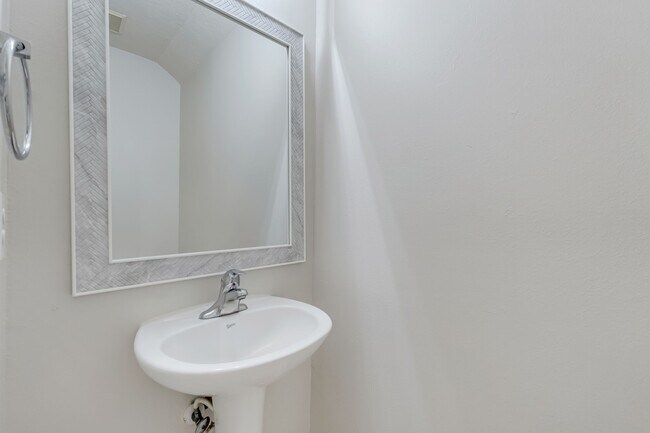 Building Photo - 22 English Lavender Pl