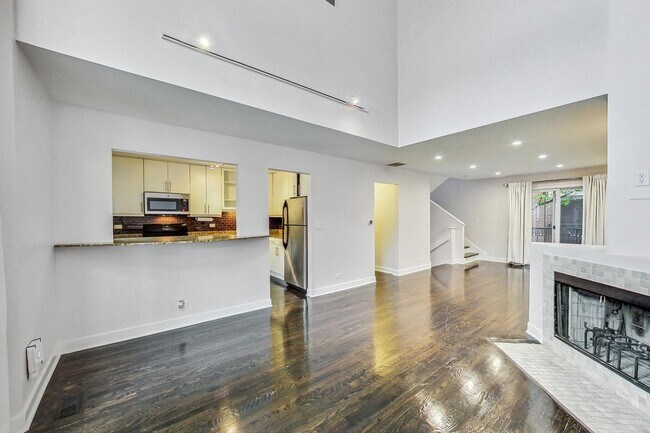 Building Photo - 1449 W Lexington St