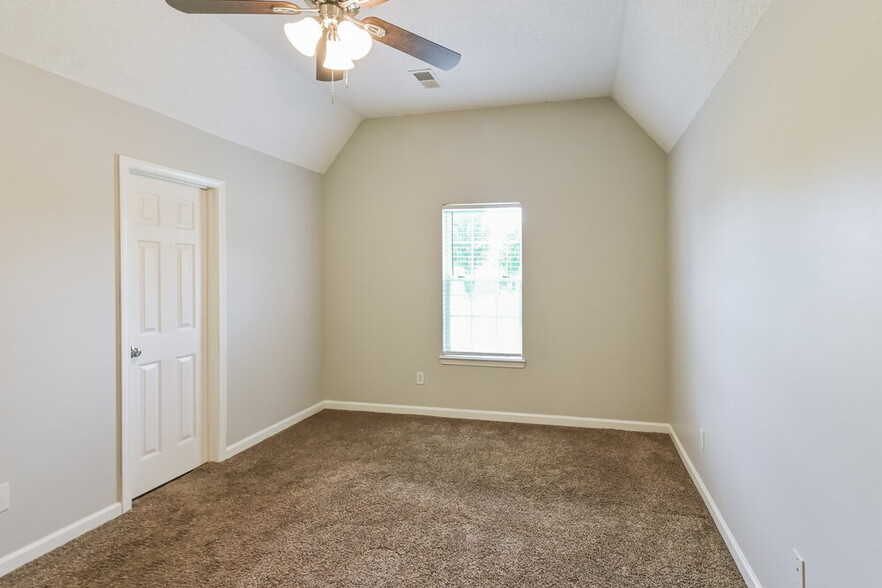 Building Photo - 9296 Brooks Cove