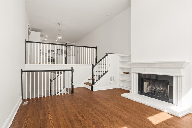 Building Photo - 3928 N Greenview Ave