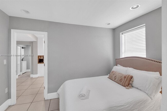 Building Photo - 1033 NW 6th St