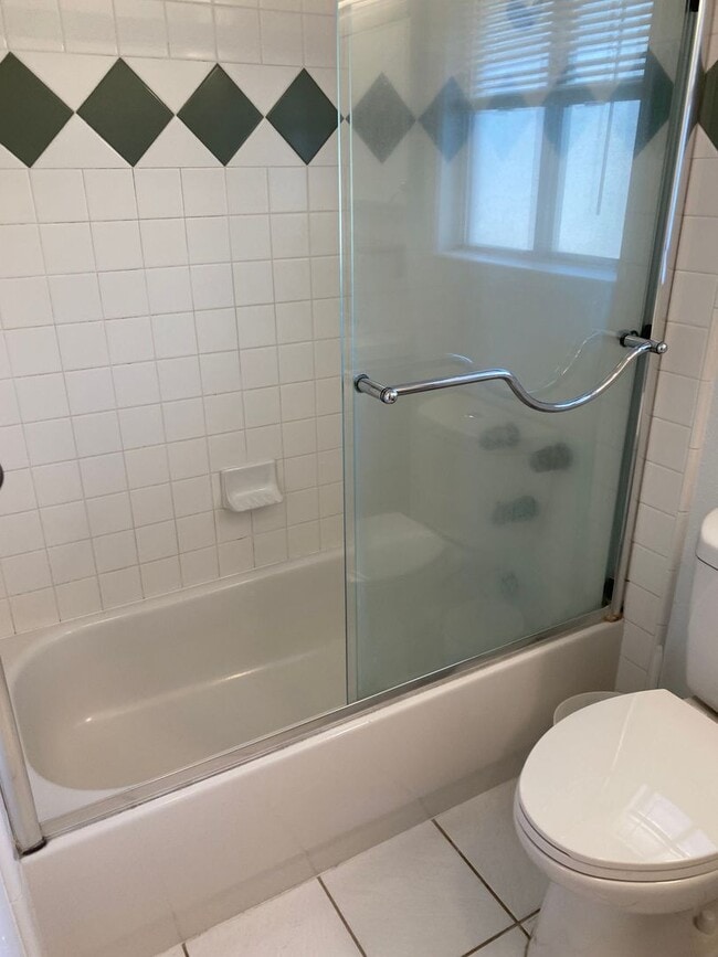 Building Photo - Clean Marina Condo (Park Marina)