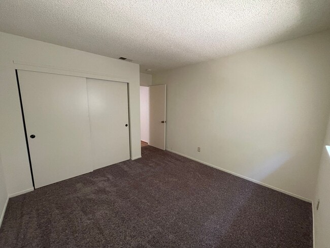 Building Photo - 4830 Suncrest Way