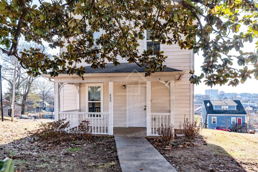 Building Photo - 800 Knoxville College Dr