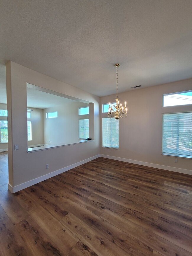 Building Photo - Stunning 2-Bed, 2.5-Bath Entertainer's Gem in Gated Summerset I