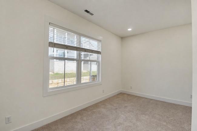Building Photo - 1355 Belfair St