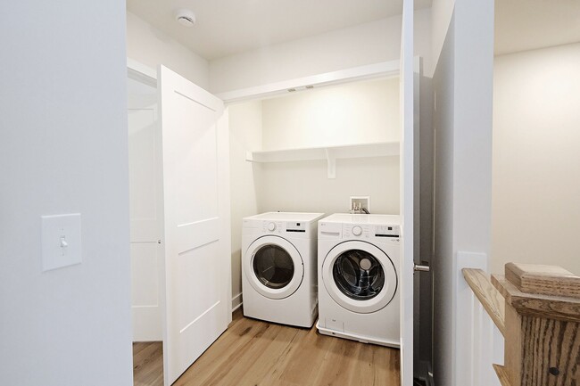 Building Photo - Dog-Friendly Townhome in Desirable Belvedere Community