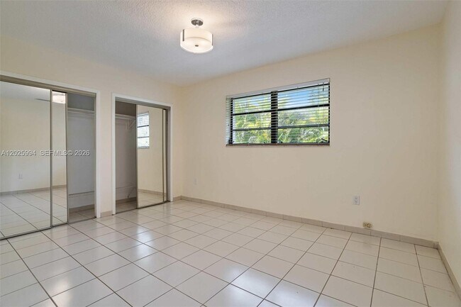 Building Photo - 337 Grand Canal Dr
