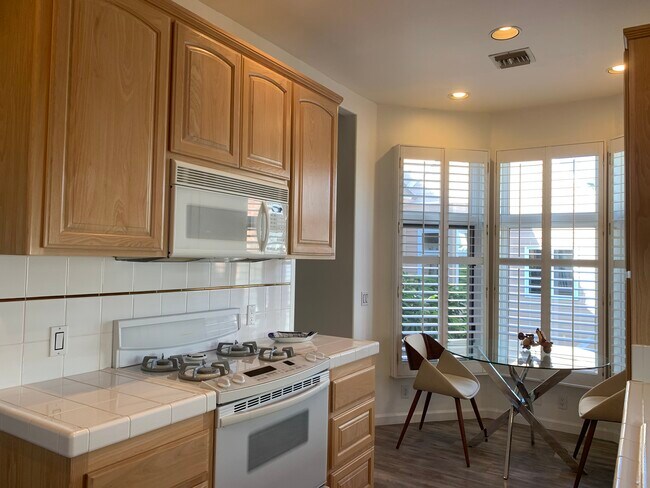Kitchen - 7635 Draper Ave