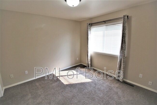 Building Photo - 625 W Idaho Ave