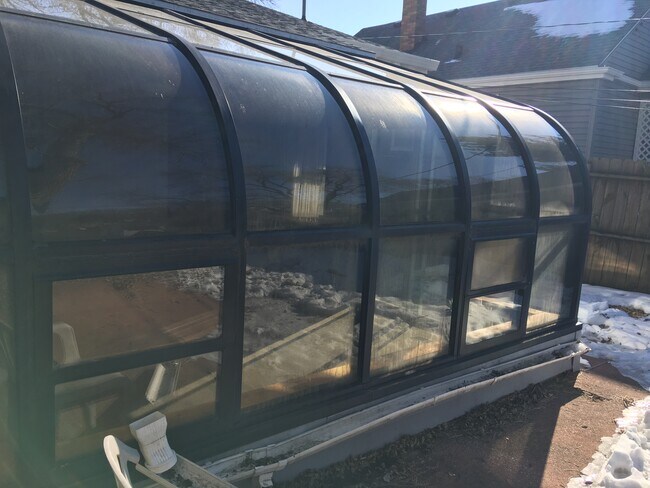 Building Photo - 911 S Mulberry St