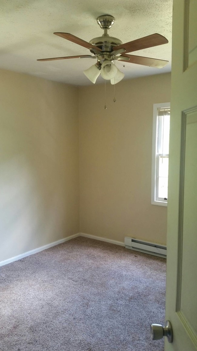Building Photo - 318 N Country Club Dr