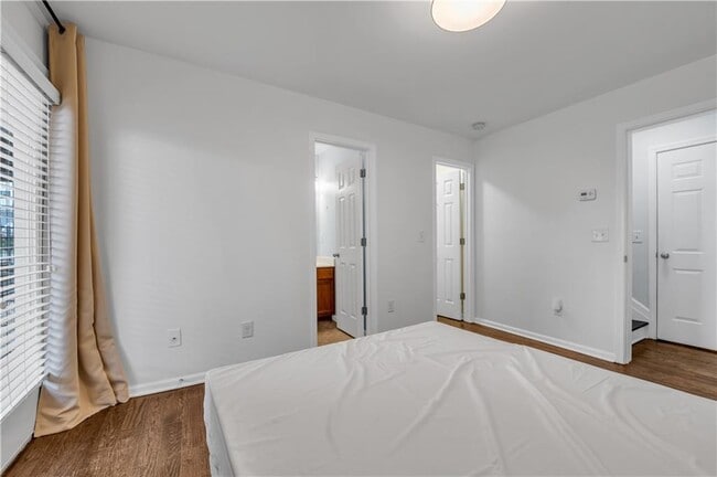 Building Photo - 1737 Liberty Pkwy NW